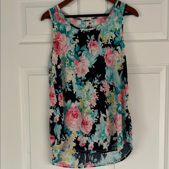 Beautiful Floral Sleeveless Flowy Tank Top - Picture 1 of 5